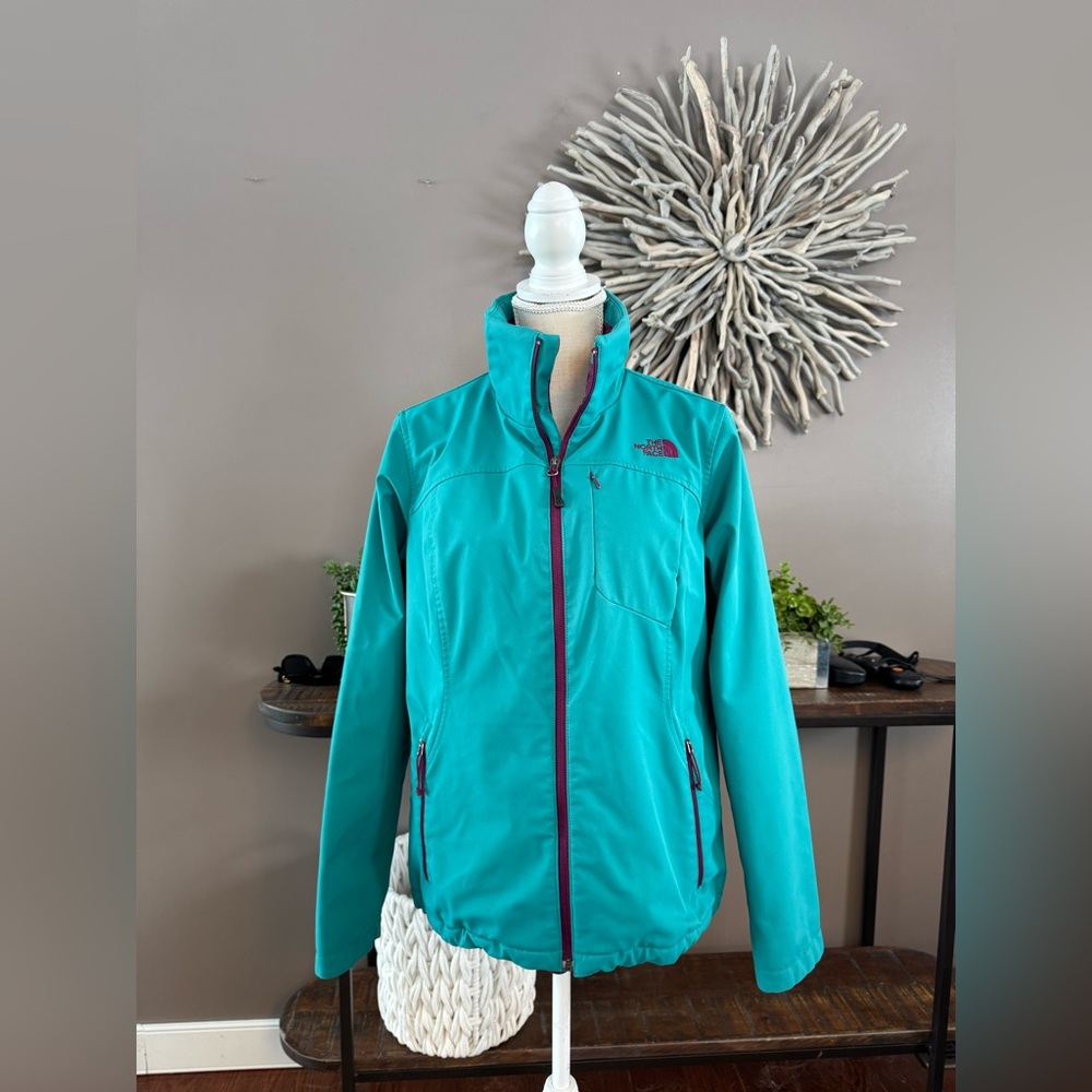 North Face jacket with‎ primaloft.